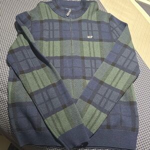 Size boys Large vineyard vine sweater

* NEW *